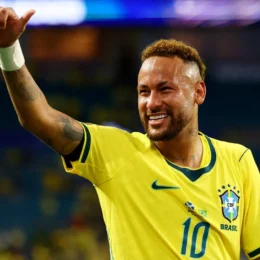 Brasil vence a Escócia, avança como líder e marca retorno de Neymar à Copa
