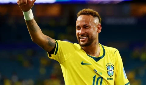 Brasil vence a Escócia, avança como líder e marca retorno de Neymar à Copa