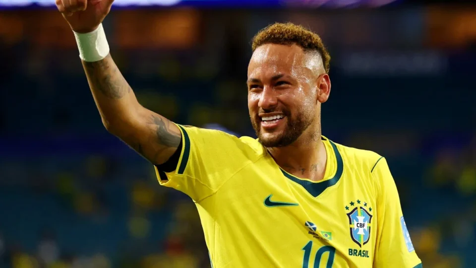 Brasil vence a Escócia, avança como líder e marca retorno de Neymar à Copa