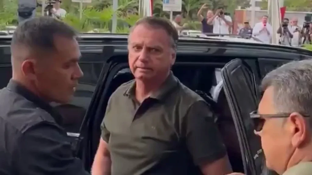 Moraes deve decidir nesta semana se mantém Bolsonaro em prisão domiciliar