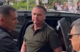 Escolta de Bolsonaro barra intimação do ex-presidente em caso de arma apreendida