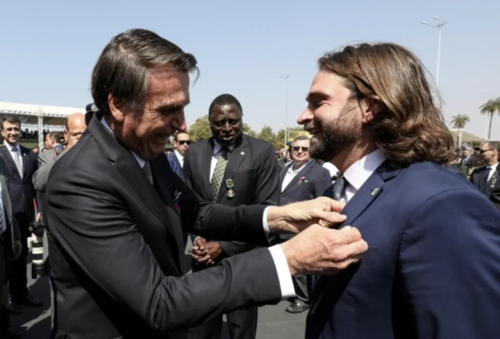 Coordenador da pré-campanha de Flávio Bolsonaro sobre mansão: Não sei o que vou fazer