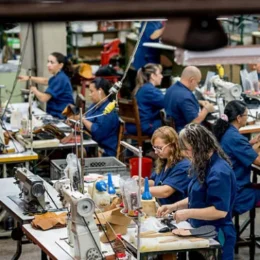 País vizinho do Brasil atinge mínima histórica de desemprego após elevar salários e reduzir jornada