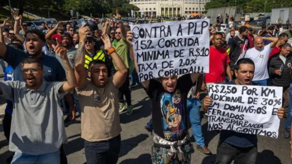 Fachin retira uberização da pauta do Supremo após convenção da Organização do Trabalho