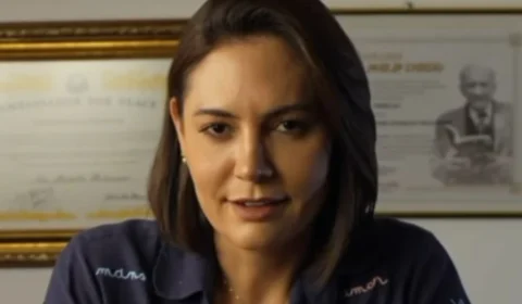 Michelle critica Flávio Bolsonaro e diz que foi maltratada e desrespeitada