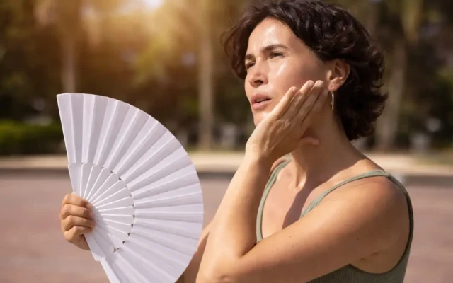 Anvisa aprova primeiro medicamento não hormonal para ondas de calor da menopausa