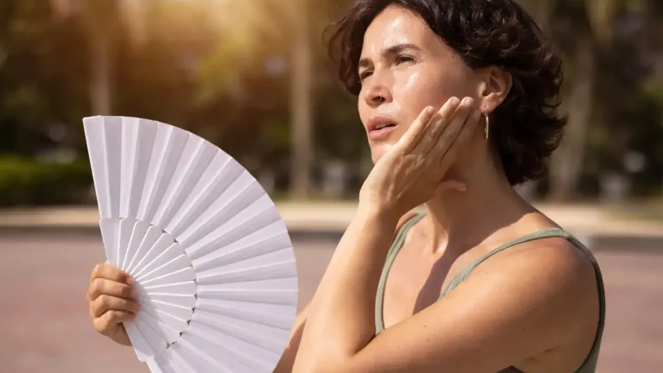 Anvisa aprova primeiro medicamento não hormonal para ondas de calor da menopausa