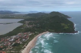 SC: Emendas Pix vendem asfalto de qualidade contestada em áreas sem saneamento