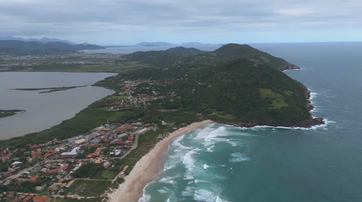 SC: Emendas pix vendem asfalto de qualidade contestada em áreas sem saneamento