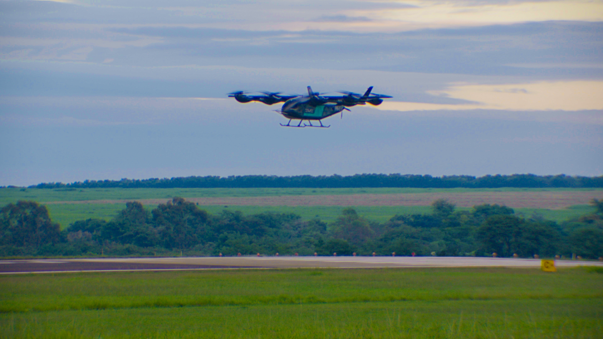 Carro voador da Embraer, Eve Air faz primeiro voo no Brasil • EVE Air/Divulgação