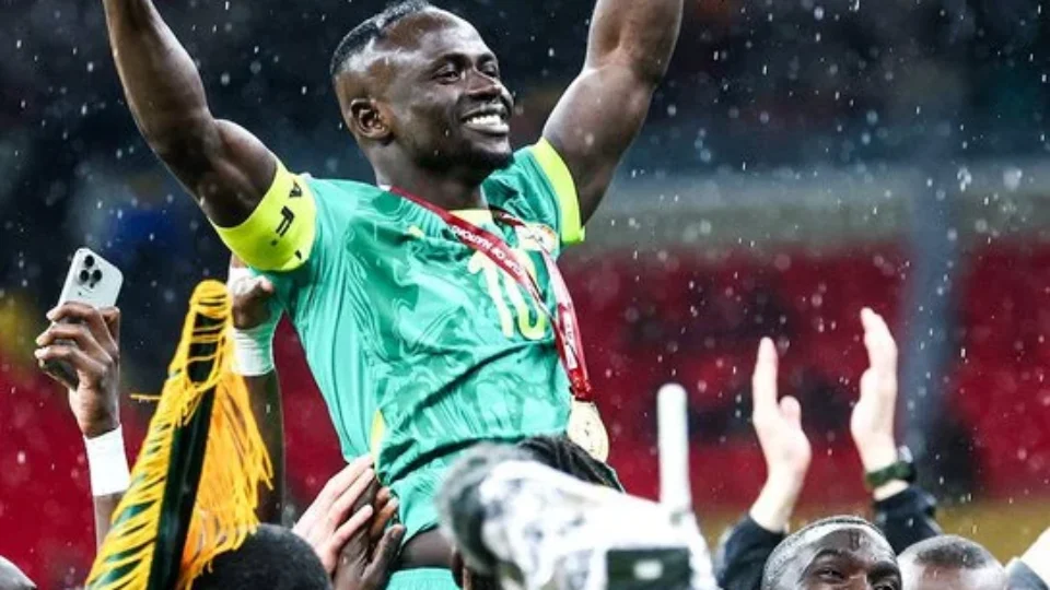 Sadio Mané: o astro do Senegal que transforma futebol em ajuda ao seu povo