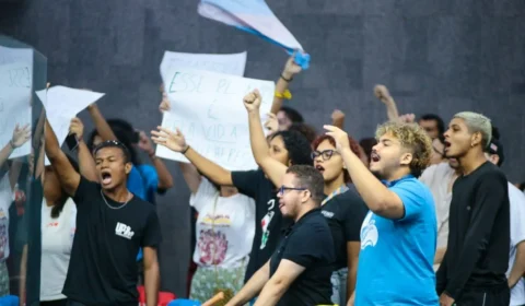 Câmara de Teresina aprova projeto que limita acesso de pessoas trans a banheiros femininos