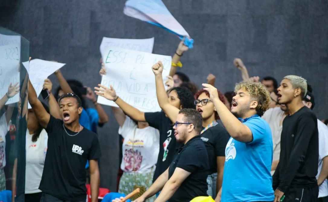 Câmara de Teresina (PI) aprova projeto que limita acesso de pessoas trans a banheiros femininos