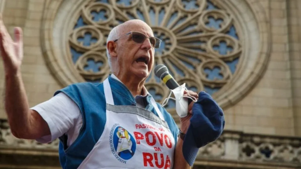 Padre Júlio Lancellotti alerta para riscos do Super El Niño à população de rua