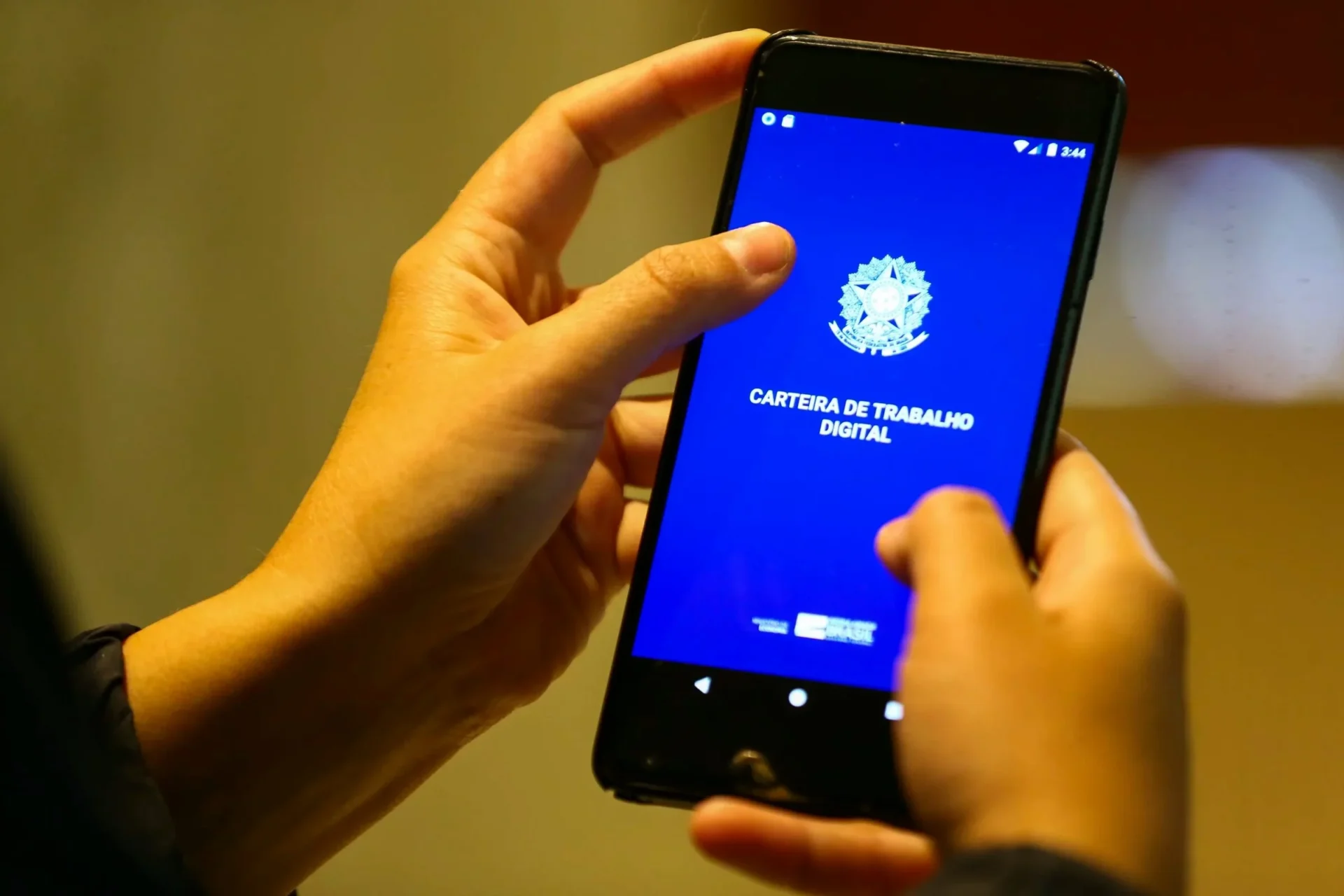 FGTS passa a servir como garantia no consignado CLT; entidades falam de riscos