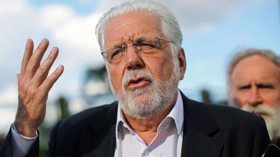 Operação da PF mira senador Jaques Wagner e ex-sócio de Vorcaro