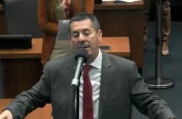 Polícia encontra R$ 316 mil em espécie nos endereços do deputado Val Ceasa (RJ)
