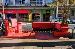 Coletivo lança campanha ‘Feminicídio Zero’ com Banco Vermelho em Santos