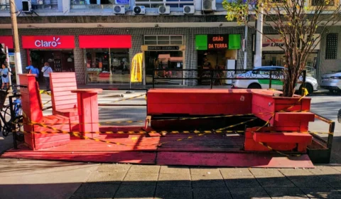 Coletivo lança campanha ‘Feminicídio Zero’ com Banco Vermelho em Santos