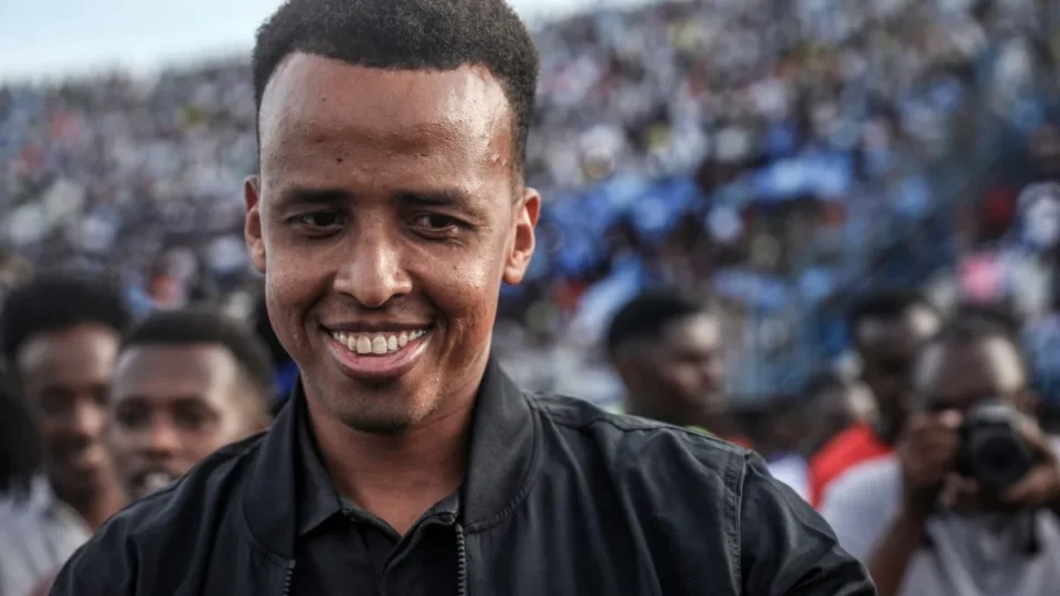 Árbitro barrado pelos EUA para a Copa é recebido como herói na Somália