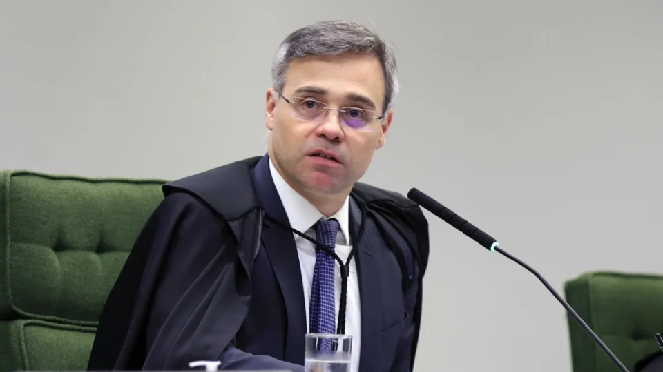 Área técnica do STF defende que caso Dark Horse fique com ministro André Mendonça
