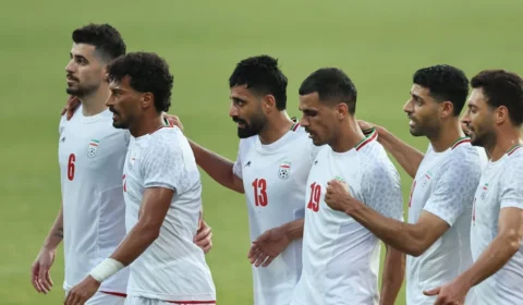 Em carta deixada em vestiário, seleção iraniana pede paz entre nações