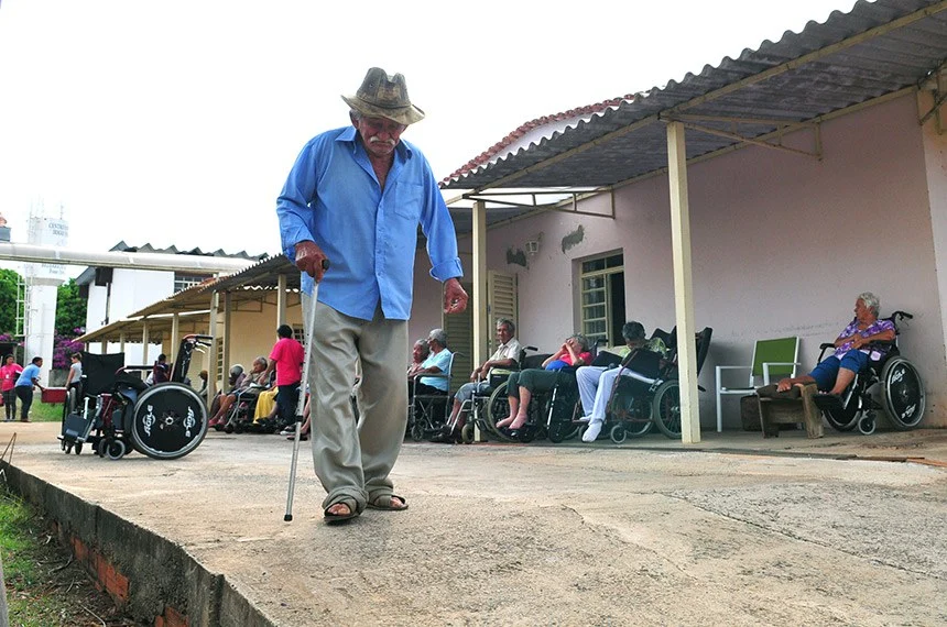 O envelhecimento da população e o avanço da informalidade aumentaram a pressão sobre a Previdência porque há menos trabalhadores contribuindo para sustentar aposentadorias cada vez mais longas. Foto: Tony Winston/Agência Brasília