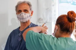Butantan continua estudo da vacina da dengue em idosos após suspensão temporária