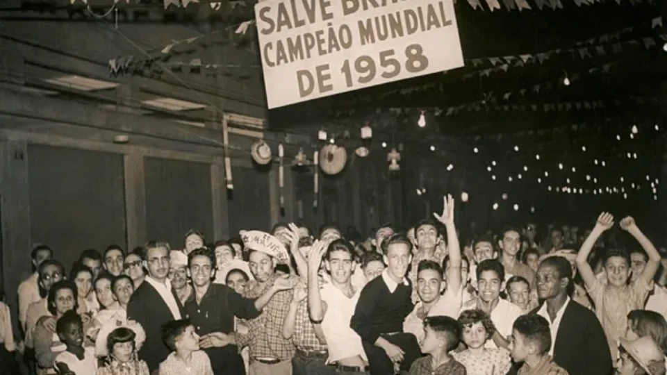 Cada Copa, um Brasil: como cada título brasileiro no mundial cruzou a história e a economia do país
