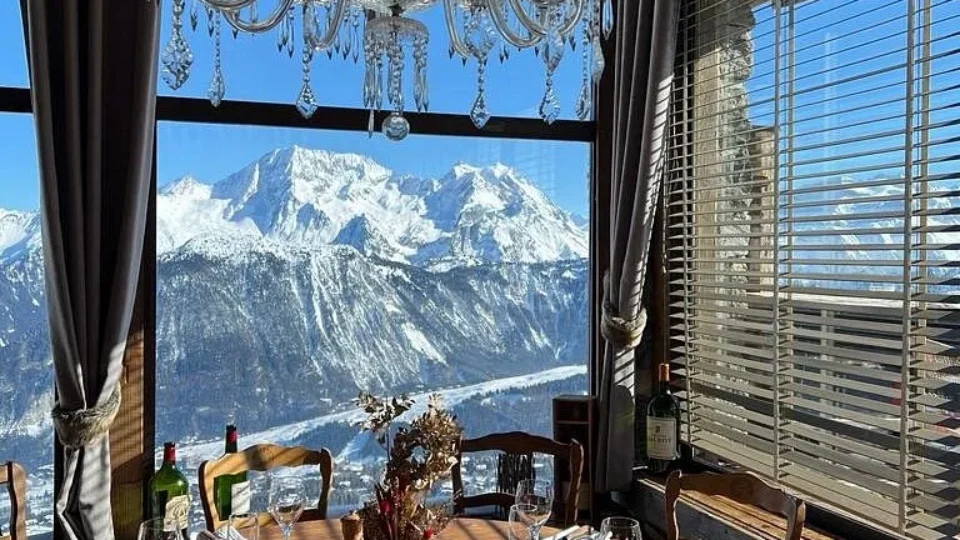 Hotéis e restaurantes pagos por Vorcaro a Ciro têm vinho de R$ 440 mil