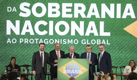 ‘Brasil não abaixa a cabeça’, diz Durigan ao defender soberania e Pix