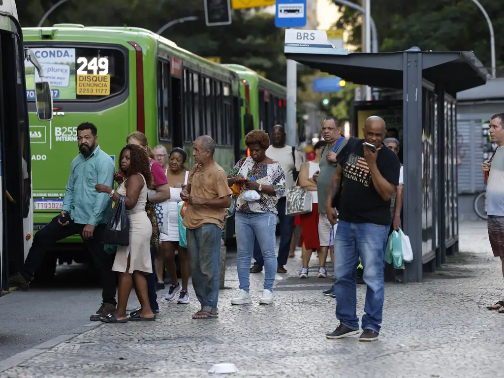 Fim da escala 6×1 impactaria 37 milhões de trabalhadores com carteira assinada