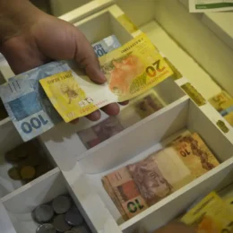 Juros caem pela terceira vez seguida e chegam a 14,25% ao ano
