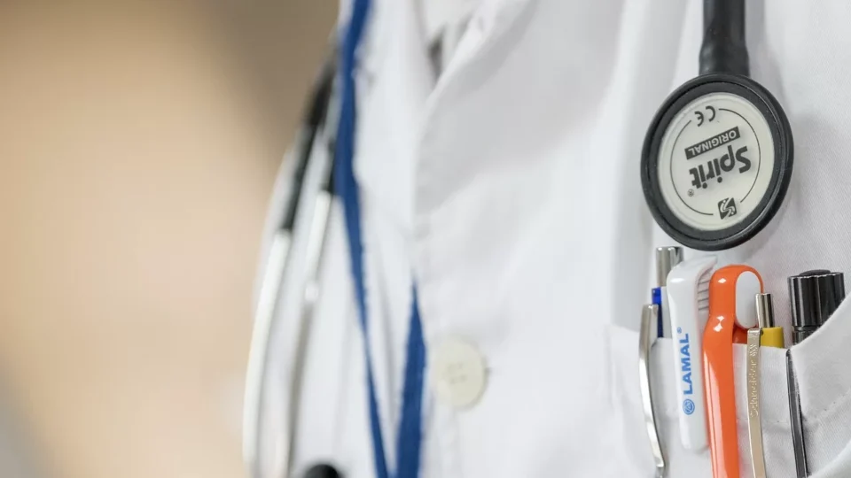 Governo Lula torna Enamed obrigatório para exercício da medicina no Brasil