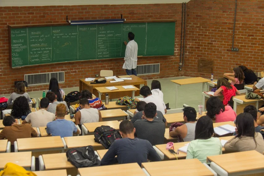 Setores como  saúde, educação, ciência e cultura enfrentavam disputas por espaço dentro do orçamento federal enquanto bilhões de reais eram destinados às emendas de relator. Foto: Isa Lima/Secom UnB