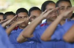 Sem barba, brinco ou bigode: alunos denunciam preconceitos em escolas cívico-militares