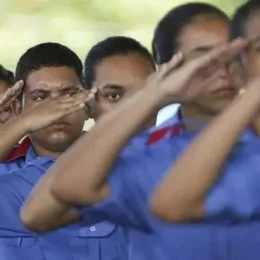 Sem barba, brinco ou bigode: alunos denunciam preconceitos em escolas cívico-militares
