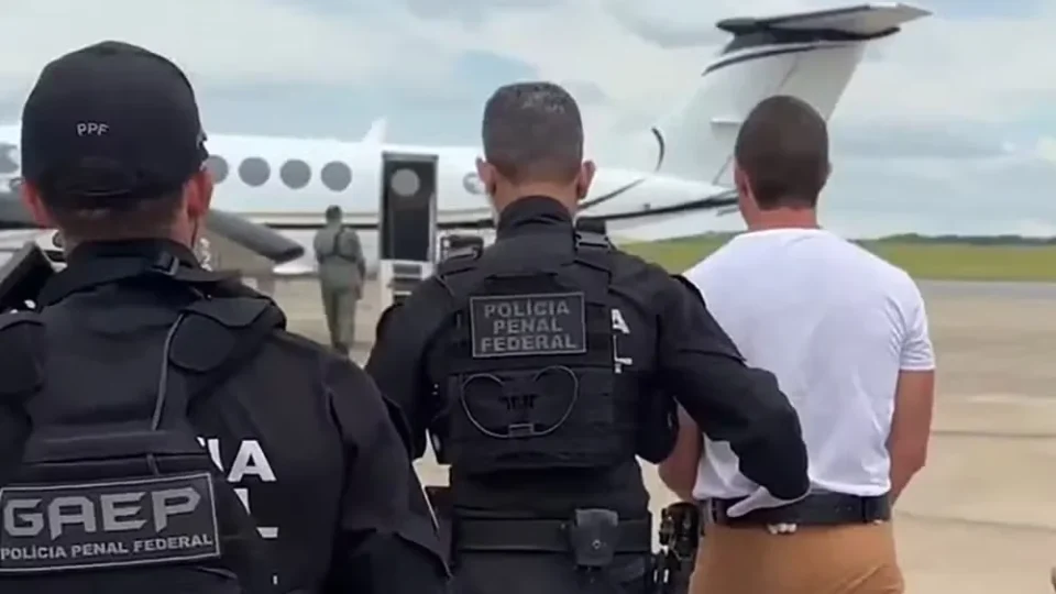 PF abre processos disciplinares contra policiais ligados a Daniel Vorcaro 
