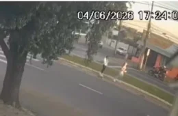 Amigas são suspeitas de homicídio após pararem para foto e ciclista morrer