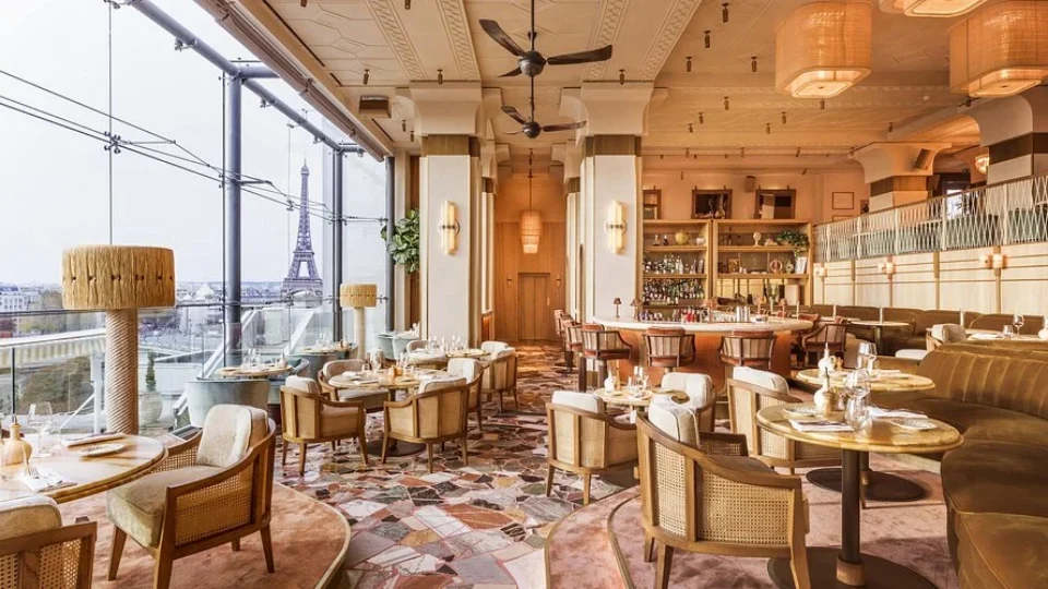 Hotéis e restaurantes pagos por Vorcaro a Ciro têm vinho de R$ 440 mil