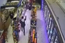Cliente se irrita com preço de cerveja e tenta matar dono de loja em SC