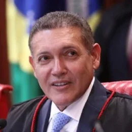 Flávio Bolsonaro caiu na pesquisa; Kassio derrubou a pesquisa
