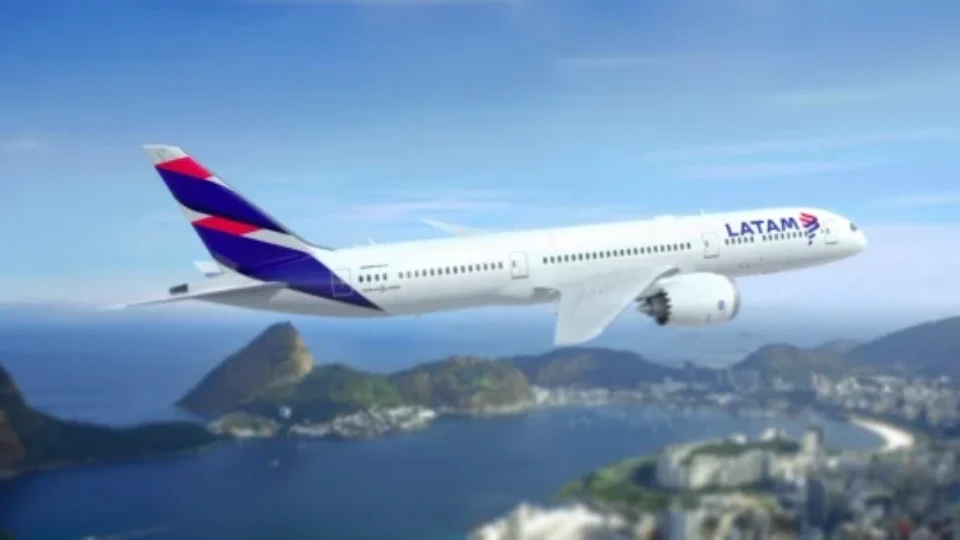 Latam reduz voos após alta do combustível