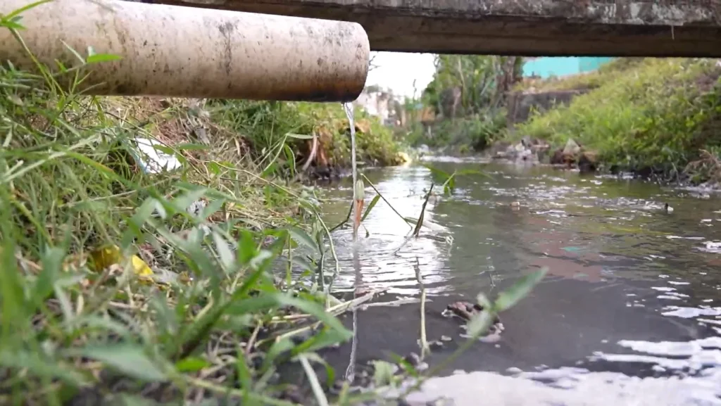 Localizada no litoral sul de Pernambuco, Ipojuca é considerada uma das cidades mais ricas do estado. O município lucra com o turismo dem Porto de Galinhas, com o Complexo Portuário de Suape e com a refinaria Abreu e Lima. No entanto, a população parece não saber para onde vão esses recursos. Foto: reprodução/Orçamento Secreto