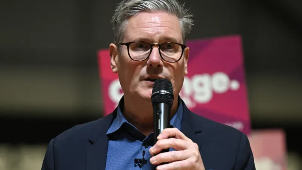 Keir Starmer anuncia renúncia ao cargo de primeiro-ministro do Reino Unido