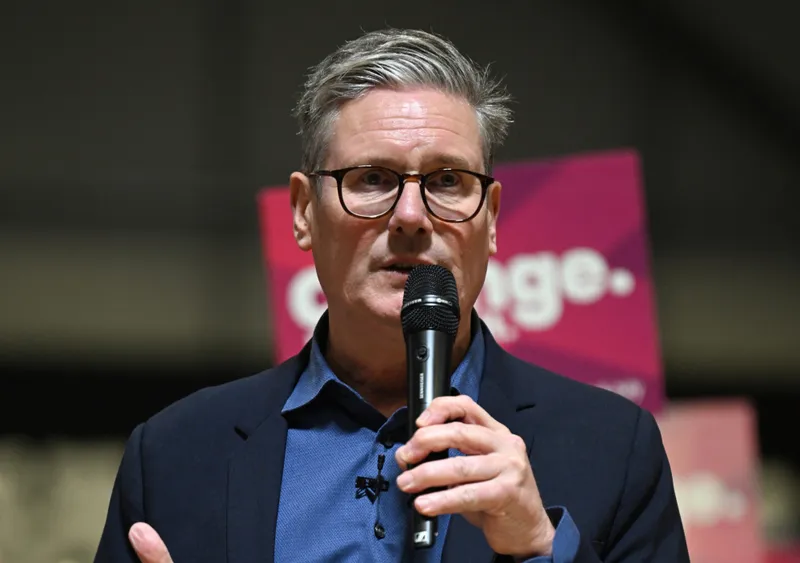 Keir Starmer anuncia renúncia ao cargo de primeiro-ministro do Reino Unido