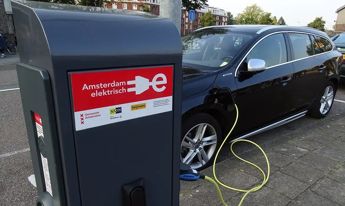 Carros elétricos. (Foto: Nelson Oliveira/Agência Senado)