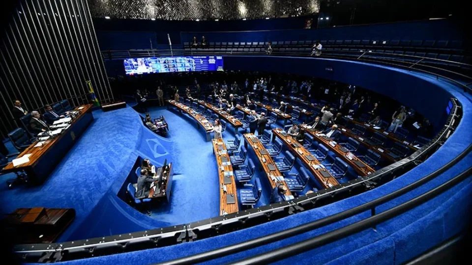 Alcolumbre adia votação de aposentadoria para agentes de saúde, pauta-bomba para Lula