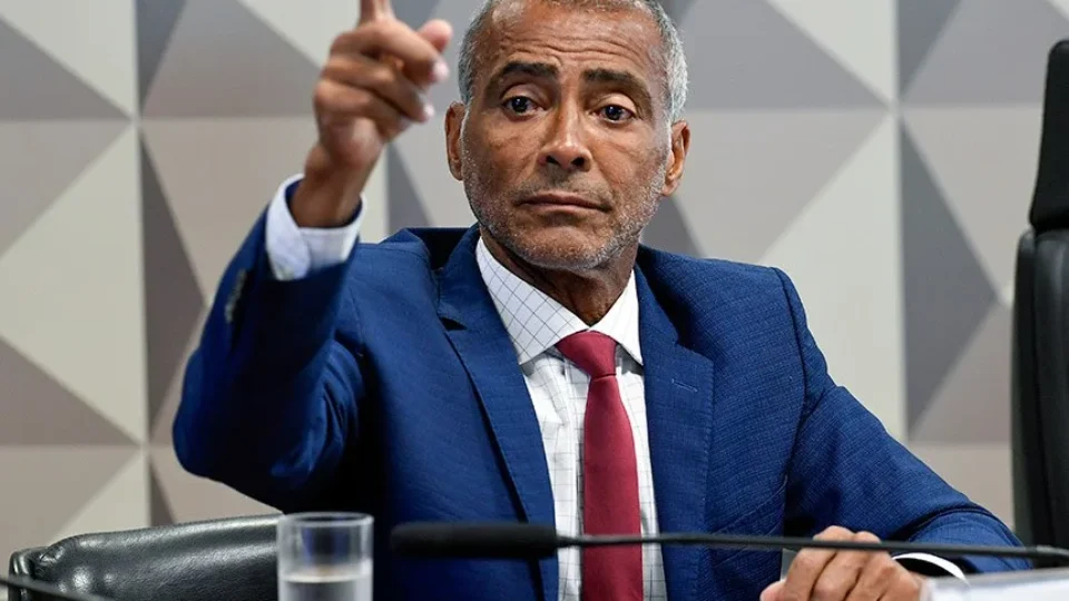 Romário mantém mandato e salário de até R$ 46 mil enquanto comenta Copa nos EUA