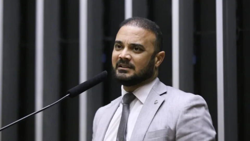 Projeto de Lei sobre abuso policial da força é rejeitado por ‘bancada da bala’ na Câmara